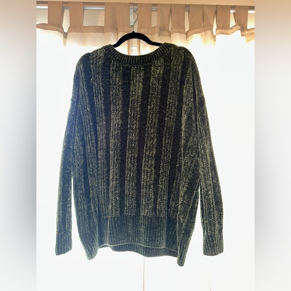 5/$25✨ZENANA PREMIUM Emerald Green Sweater💚💚 - Picture 2 of 2